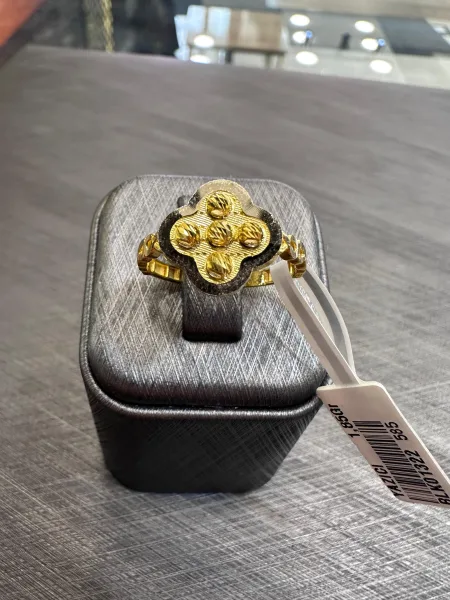 14 Ayar Altın Mineli Yonca Tasarım Yüzük