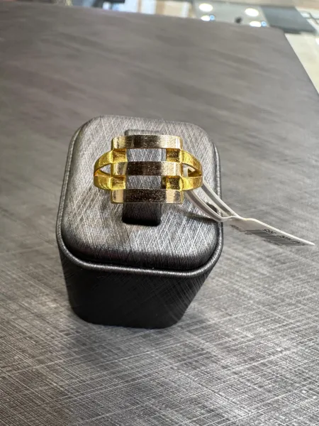 14 Ayar Altın Modern Kaburga Tasarım Yüzük